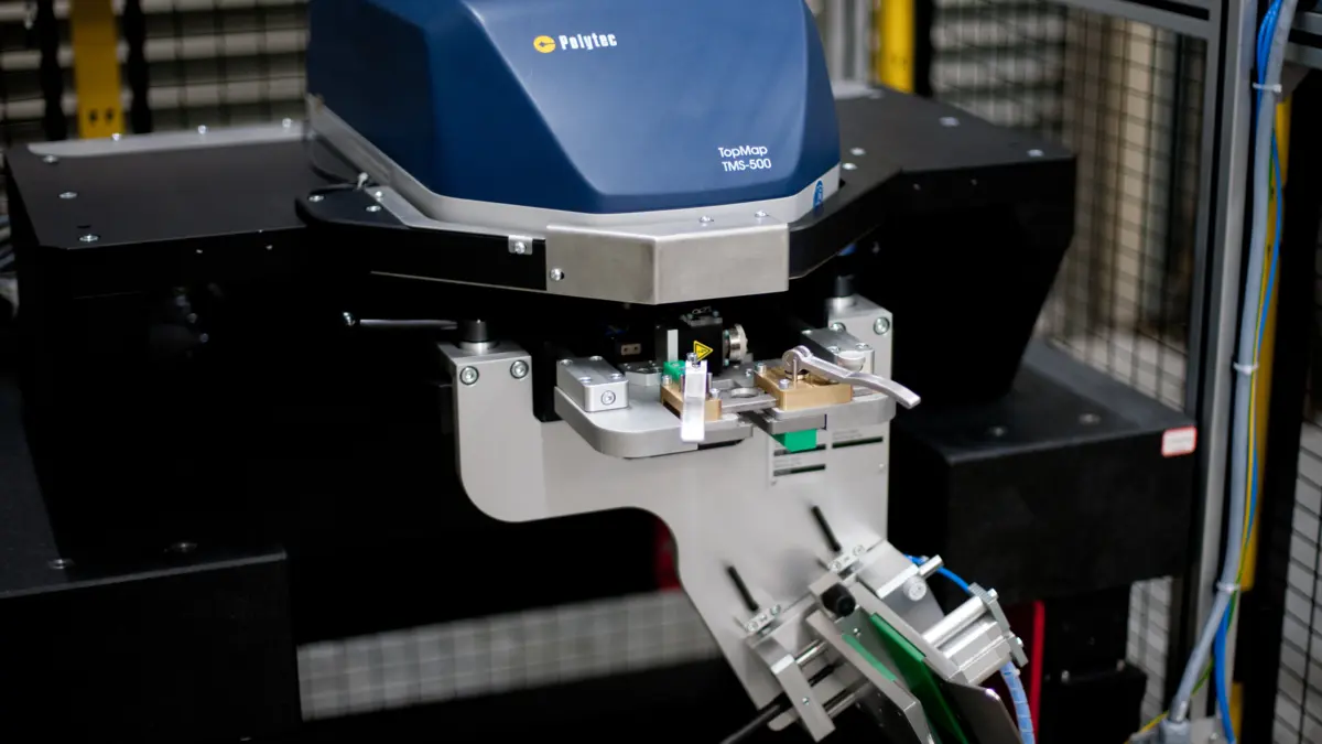 Polytec TopMap TMS-500表面轮廓仪进行自动化光学检测,支持高精度制造工艺质量控制